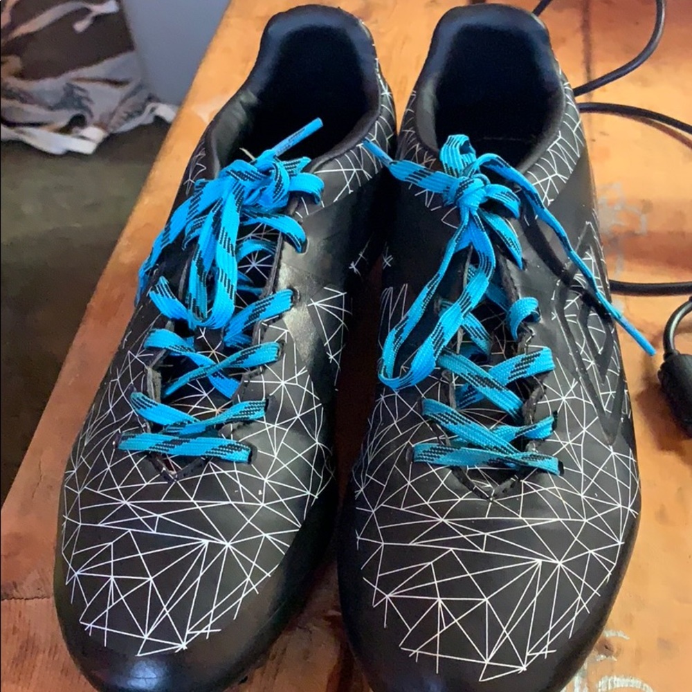 Size 9 UMBRO men’s soccer cleats
